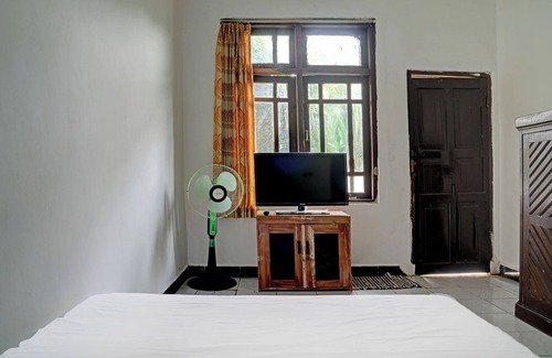 Sukabumi Hotel | Hotel O Home Stay Syariah Aom Kusman