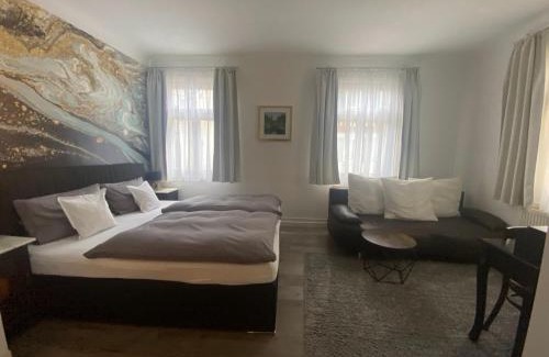 Stuttgart House | Hotel-Pension Adler Untertürkheim