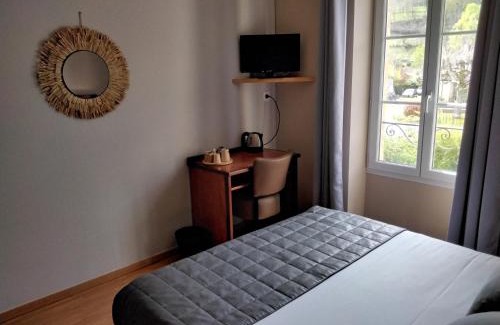 Cenac-et-Saint-Julien Hotel | Hotel Restaurant La Traverse