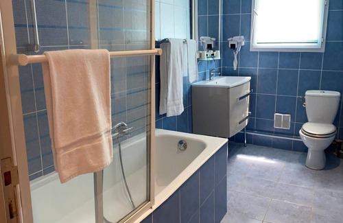 Cros-de-Cagnes Hotel | Hotel Restaurant Le Derby