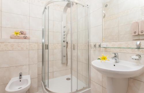 Stare Sady Hotel | Hotel Robert's Port