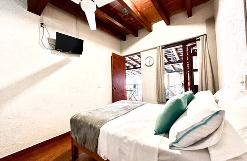 Santa Maria Ahuacatlan Bed & Breakfast | Hotel Room, one block from Lake Cent 6