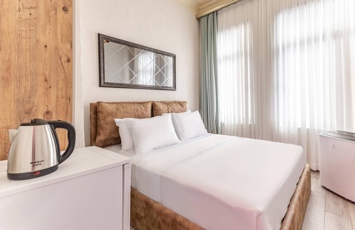 Rasimpasa House | Hotel Room w Garden Near Moda Shore and Kadikoy Sq