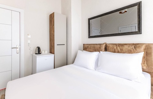 Rasimpasa House | Hotel Room w Garden Near Moda Shore and Kadikoy Sq