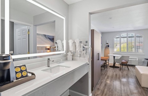 San Bruno Hotel | Hotel Skye SFO