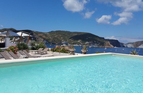 Ponza Hotel | Hotel Torre Dei Borboni