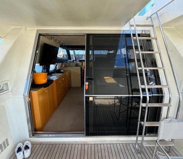 Sant Adria de Besos Boat Rental | Hotel Yacht Sherte