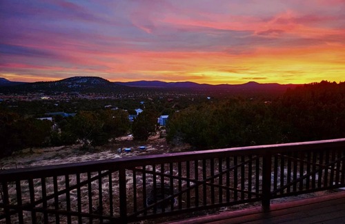 Williams House | HotTub/GameRoom/2Kingbeds/CoffeeBar/Firepit. 60 Min to Grand Canyon