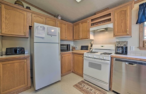 Houghton Lake House | Houghton Lake Family Getaway w/Fire Pit!