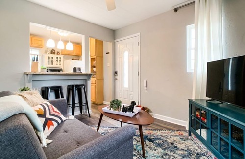 Villa Ridge Cottage | Hound Haus - Dog Friendly, near Purina Farms and WashMO