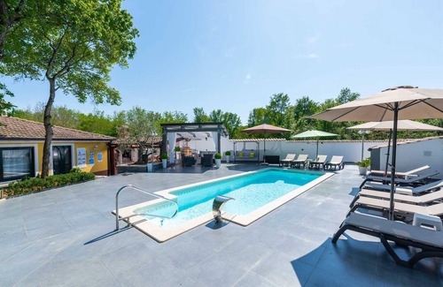 Kukci Apartment | Hous bungalow Lavendel with pool in Porec