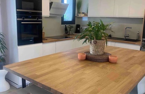 Frontignan House | House 130 metres from the sea