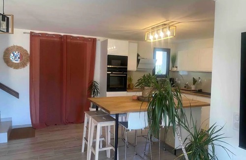 Frontignan House | House 130 metres from the sea