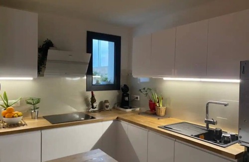 Frontignan House | House 130 metres from the sea