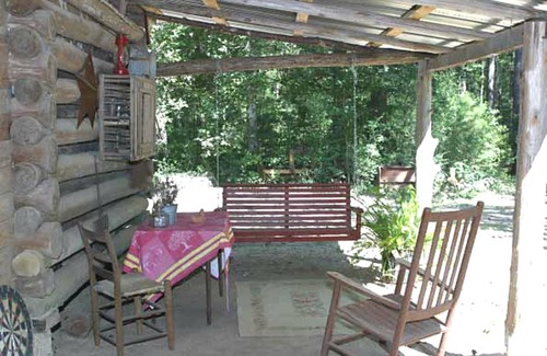 Kountze House | House ∙ 2 bedrooms ∙ 4 guests
