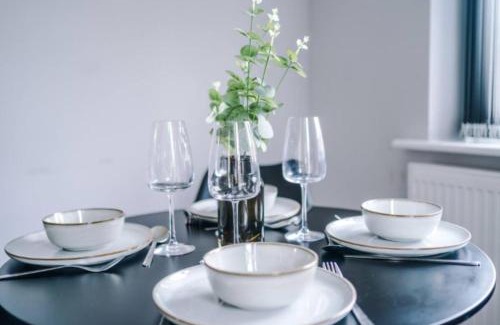 Failsworth House | House 3 Bed Sleeps 6 -Pets Ok -Patio -Free Parking