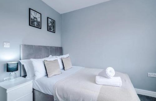 Failsworth House | House 3 Bed Sleeps 6 -Pets Ok -Patio -Free Parking