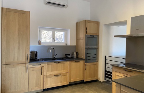 Roussillon House | House - 6 people - 2 suites - 1 bedroom. 600 m from the heated pool village