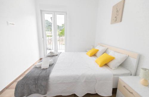 Broce Villa | House Bartulovic -Lucia Apartment with sea view