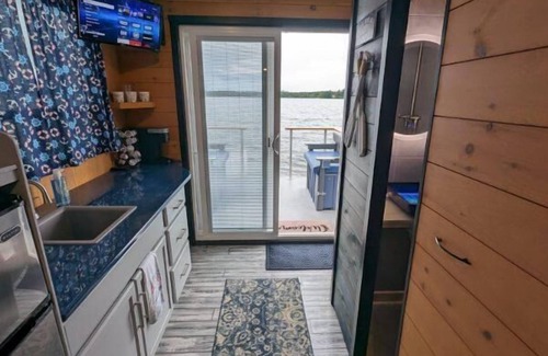 Mayfield Boat Rental | House Boat on Fife Lake