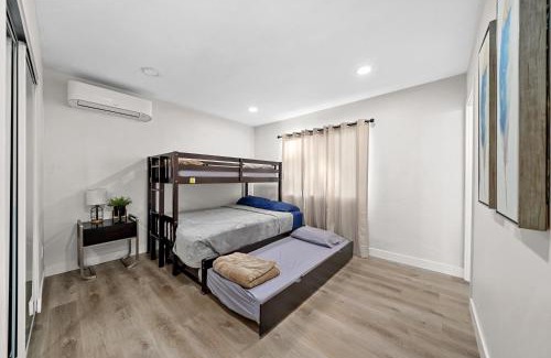 Lakeside House | House by the Lake with pool, hot tub and golf green