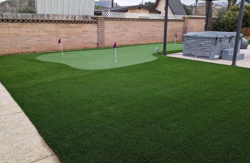 Lakeside House | House by the Lake with pool, hot tub and golf green