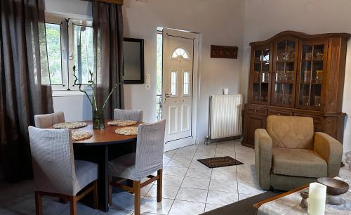 Konitsa Apartment | House by the Mountain