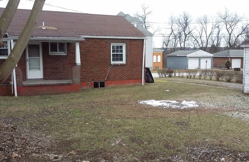 Aliquippa Apartment | House can sleep 8 or more people