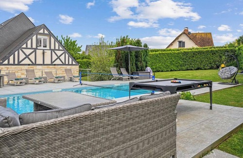 Saint-Arnoult Apartment | House Deauville – Stylish Villa w/Pool & BBQ
