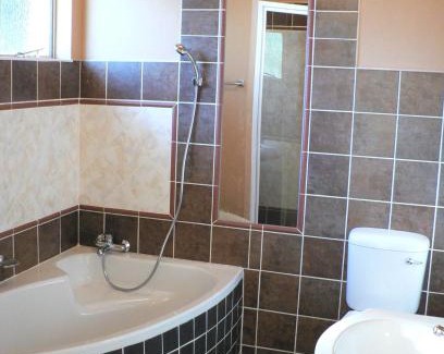 Newcastle House | House Ebony B&B