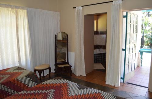 Newcastle House | House Ebony B&B