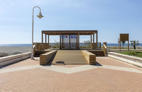 Playa Granada Apartment | House Falucho beach.