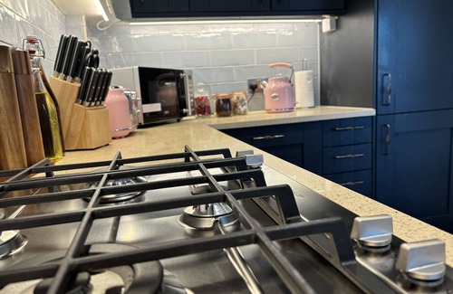 Shoreham-by-Sea House | House few Mins From Beach With hot tub & Sauna