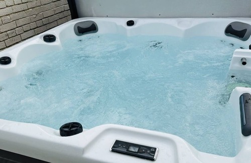 Shoreham-by-Sea House | House few Mins From Beach With hot tub & Sauna