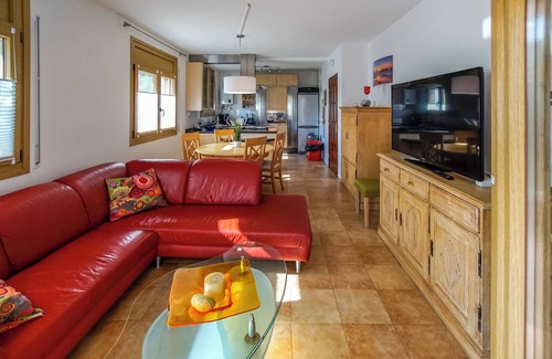 Vidreres House | House for 6 persons, large saltwater pool, garden, 6km from Lloret, fenced