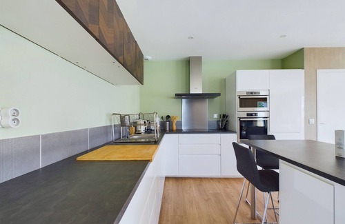 Saint-Hilaire-de-Riez Ski Chalet | House for 7 with a pool (6 adults maximum)