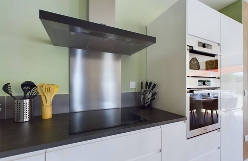 Saint-Hilaire-de-Riez Ski Chalet | House for 7 with a pool (6 adults maximum)