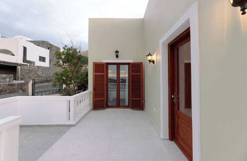 Santorini House | House for the whole family in Exo Gonia Santorini with views to the Aegean Sea.