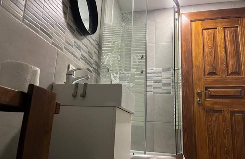 Presika House | House Four Hands (94661-K1) - Moravice