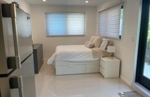 Melaleuca Gardens Apartment | House in Dania beach