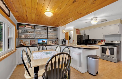 Ellicottville House | House in Ellicottville Village. 1 minute walk to bars, restaurants and shops!