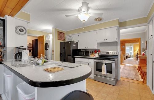 Ellicottville House | House in Ellicottville Village. 1 minute walk to bars, restaurants and shops!