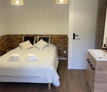 Saint-Mars-la-Briere House | House in forest proche GR and circuit