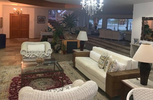 Jardim Virginia House | House in front of the beach