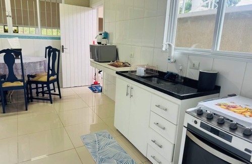 Jardim Virginia House | House in Guarujácwith 3 bedrooms accommodates 10 people very close to the best beach!