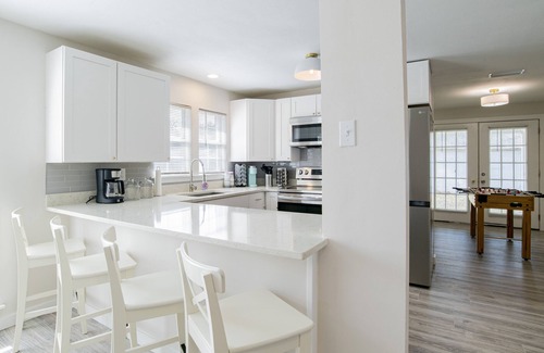Mobile House | House in Mobile Newly Renovated! Quiet street & centrally located to interstate!