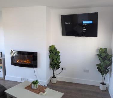 Porthyrhyd House | House in Pontyberem, Carmarthenshire - Long stays welcome!