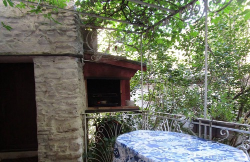 Fontaine-de-Vaucluse House | House in the village in a haven of peace and greenery. Rest !!