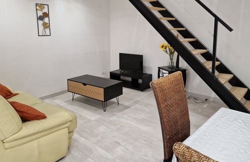 Sainte-Tulle House | House in the center of a typical Provencal village,