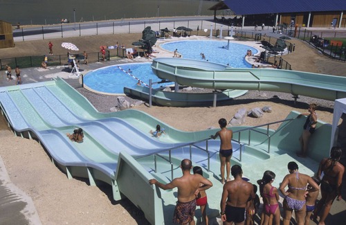 Carmaux House | House in the countryside near a lake